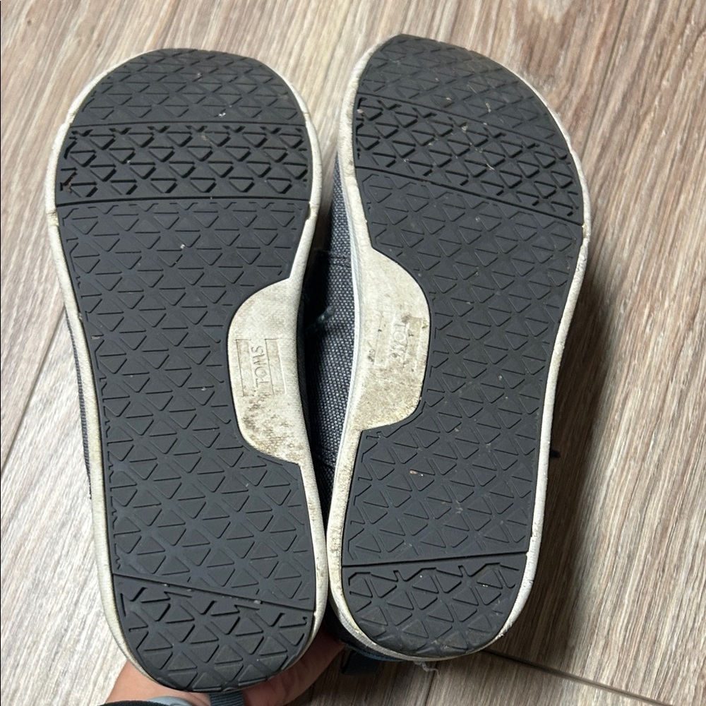 Women’s Gray TOMS Casual Shoes - Picture 4 of 4